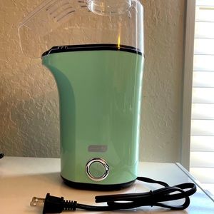 Dash popcorn machine